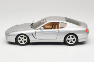 Ferrari 456 GT Zilver Bburago 1:18 3336-S1 Metaal — afbeelding 4 van 8