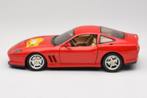Ferrari 550 Maranello 22 Jahre Ferrari Model Club Rood Bburago 1:18 3064-P2 Metaal — afbeelding 4 van 8