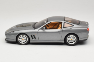 Ferrari 550 Maranello 25 Jahre Ferrari Model Club Zilver 2e Versie Bburago 1:18 3064-S1 Metaal — afbeelding 4 van 8