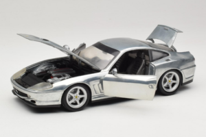 Ferrari 550 Maranello Chrome Silver Hot Wheels 1:18 25740 Metaal — afbeelding 2 van 8