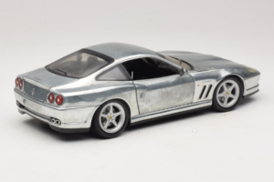 Ferrari 550 Maranello Chrome Silver Hot Wheels 1:18 25740 Metaal — afbeelding 3 van 8