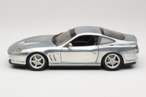 Ferrari 550 Maranello Chrome Silver Hot Wheels 1:18 25740 Metaal — afbeelding 4 van 8
