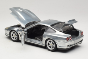 Ferrari 550 Maranello Chrome Silver Hot Wheels 1:18 25740 Metaal — afbeelding 5 van 8
