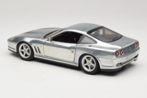 Ferrari 550 Maranello Chrome Silver Hot Wheels 1:18 25740 Metaal — afbeelding 7 van 8