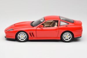 Ferrari 550 Maranello Rood Bburago 1:18 3064 Metaal — afbeelding 4 van 8