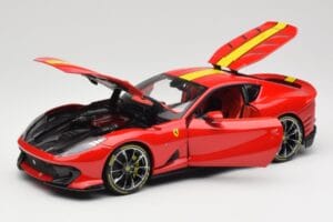 Ferrari 812 Competizione Rosso Corsa Met Gele Strepen Bburago 1:18 18-16915 Metaal — afbeelding 2 van 8