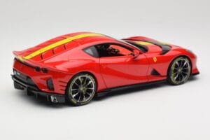 Ferrari 812 Competizione Rosso Corsa Met Gele Strepen Bburago 1:18 18-16915 Metaal — afbeelding 3 van 8