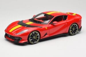 Ferrari 812 Competizione Rosso Corsa Met Gele Strepen Bburago 1:18 18-16915 Metaal