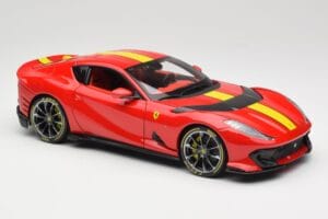 Ferrari 812 Competizione Rosso Corsa Met Gele Strepen Bburago 1:18 18-16915 Metaal — afbeelding 6 van 8