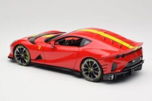 Ferrari 812 Competizione Rosso Corsa Met Gele Strepen Bburago 1:18 18-16915 Metaal — afbeelding 7 van 8