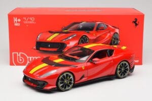 Ferrari 812 Competizione Rosso Corsa Met Gele Strepen Bburago 1:18 18-16915 Metaal — afbeelding 8 van 8