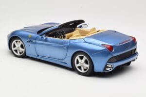 Ferrari California Lichtblauw Hot Wheels 1:18 N2043 Metaal — afbeelding 7 van 8