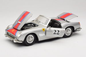 Ferrari California #22 Zilver Rode Streep 1966 Tonka 1:18 01109-S2 Metaal — afbeelding 2 van 8