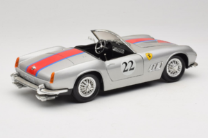 Ferrari California #22 Zilver Rode Streep 1966 Tonka 1:18 01109-S2 Metaal — afbeelding 3 van 8