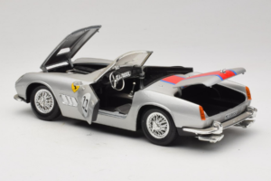 Ferrari California #22 Zilver Rode Streep 1966 Tonka 1:18 01109-S2 Metaal — afbeelding 5 van 8