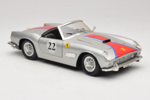 Ferrari California #22 Zilver Rode Streep 1966 Tonka 1:18 01109-S2 Metaal — afbeelding 6 van 8