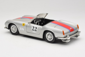 Ferrari California #22 Zilver Rode Streep 1966 Tonka 1:18 01109-S2 Metaal — afbeelding 7 van 8