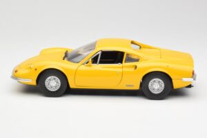 Ferrari Dino 246 GT Geel Anson 1:18 30301W Metaal — afbeelding 4 van 8