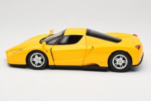 Ferrari Enzo Geel Hot Wheels 1:18 C1550 Metaal — afbeelding 4 van 8