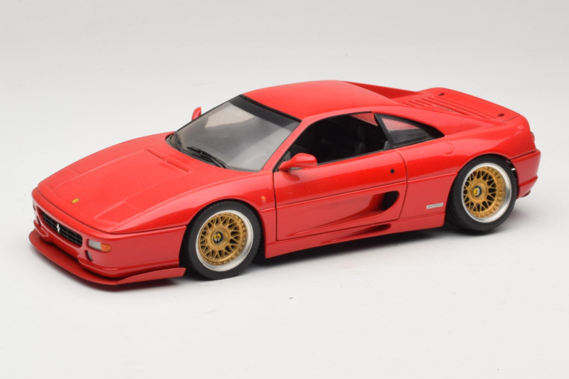 Ferrari F355 Berlinetta Rood Met Custom Gouden Velgen UT Models 1:18 180074020-P5 Metaal