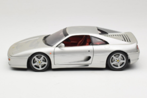 Ferrari F355 Berlinetta Zilver UT Models 1:18 180074020-S1 Metaal — afbeelding 4 van 8