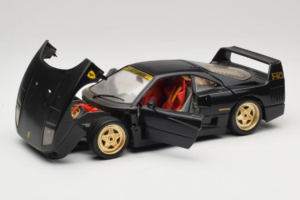 Ferrari F40 Zwart met Gouden Wielen Bburago 1:18 3032-B2 Metaal — afbeelding 2 van 8