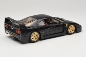 Ferrari F40 Zwart met Gouden Wielen Bburago 1:18 3032-B2 Metaal — afbeelding 3 van 8