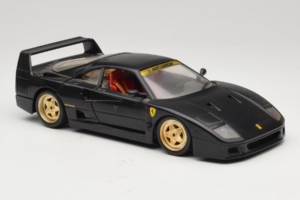 Ferrari F40 Zwart met Gouden Wielen Bburago 1:18 3032-B2 Metaal — afbeelding 6 van 8