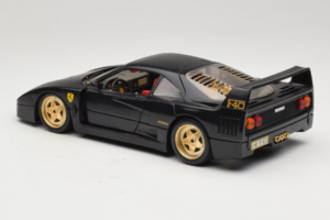 Ferrari F40 Zwart met Gouden Wielen Bburago 1:18 3032-B2 Metaal — afbeelding 7 van 8