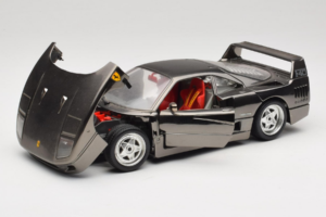 Ferrari F40 Chrome Black Bburago 1:18 3401-B1 Metaal — afbeelding 2 van 8