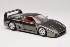 Ferrari F40 Chrome Black Bburago 1:18 3401-B1 Metaal — afbeelding 6 van 8