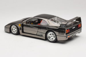 Ferrari F40 Chrome Black Bburago 1:18 3401-B1 Metaal — afbeelding 7 van 8
