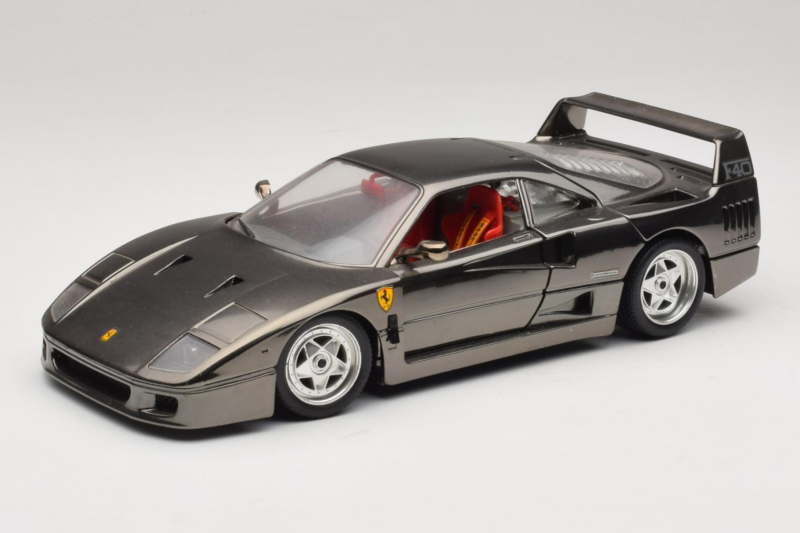 Ferrari F40 Chrome Black Bburago 1:18 3401-B1 Metaal