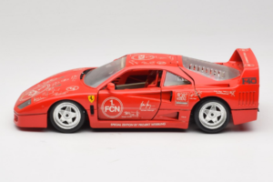 Ferrari F40 Evoluzione FC Nürnberg Special Edition Rood Bburago 1:18 3042-FCN Metaal — afbeelding 4 van 8