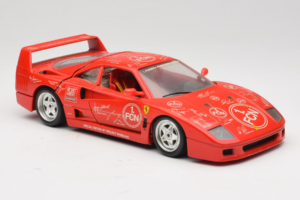 Ferrari F40 Evoluzione FC Nürnberg Special Edition Rood Bburago 1:18 3042-FCN Metaal — afbeelding 6 van 8