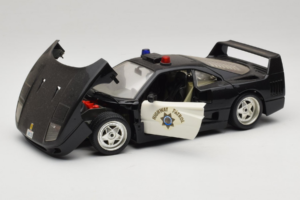 Ferrari F40 Highway Patrol Zwart Wit Bburago 1:18 3022-H1 Metaal — afbeelding 2 van 8