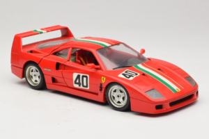 Ferrari F40 #40 Rood met Italiaanse Vlag Bburago 1:18 3032-P1 Metaal — afbeelding 6 van 8
