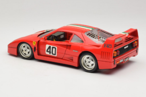 Ferrari F40 #40 Rood met Italiaanse Vlag Bburago 1:18 3032-P1 Metaal — afbeelding 7 van 8