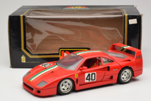 Ferrari F40 #40 Rood met Italiaanse Vlag Bburago 1:18 3032-P1 Metaal — afbeelding 8 van 8