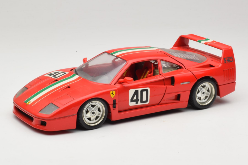 Ferrari F40 #40 Rood met Italiaanse Vlag Bburago 1:18 3032-P1 Metaal