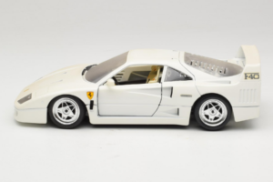 Ferrari F40 Wit Bburago 1:18 3332-W4 Metaal — afbeelding 4 van 8