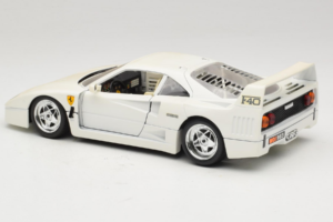 Ferrari F40 Wit Bburago 1:18 3332-W4 Metaal — afbeelding 7 van 8