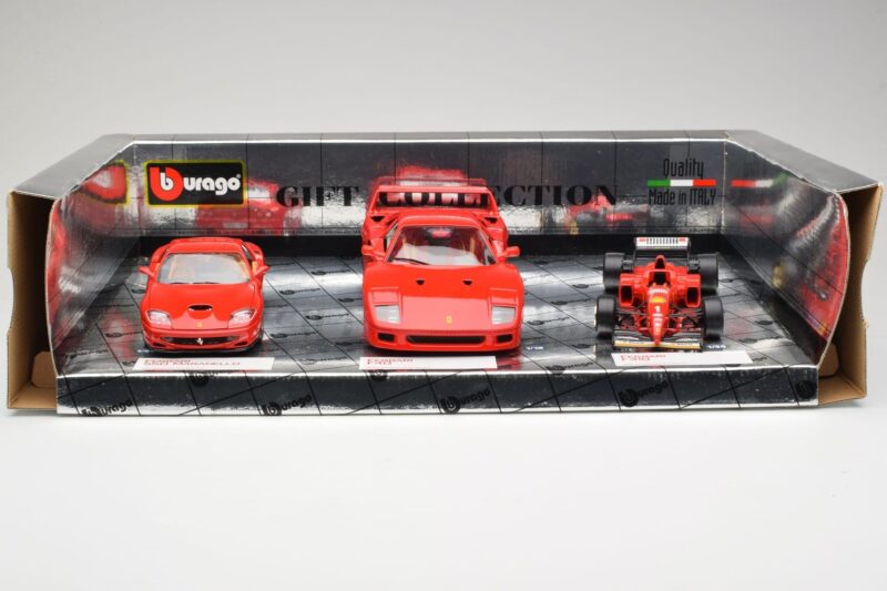 Ferrari Promo Set F40 550 Maranello Scuderia Ferrari F310 F1 1996 Bburago 1:18 Ferrari Promo Set F40 550 Maranello Scuderia Ferrari F310 F1 1996 Bburago 1:18 FERRARI001 Metaal