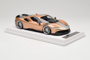 Ferrari SF90 Novitec Goud Zilver Streep IVY 1:18 REMC028 Hars — afbeelding 4 van 7