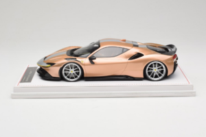 Ferrari SF90 Novitec Goud Zilver Streep IVY 1:18 REMC028 Hars