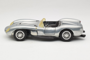 Ferrari Testa Rossa Chrome Silver Hot Wheels 1:18 25737 Metaal — afbeelding 4 van 8