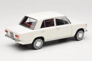 Fiat 124 Wit IXO 1:18 18CMC205OP Metaal — afbeelding 3 van 8