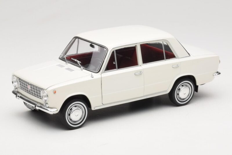 Fiat 124 Wit IXO 1:18 18CMC205OP Metaal