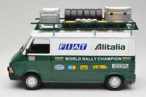 Fiat 242 Alitalia Rally Team Assistance With Trailer 1978 IXO 1:18 18CMC027WX Metaal — afbeelding 4 van 7