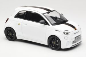 Abarth 500e Wit IXO 1:18 MCG18497 Metaal — afbeelding 4 van 6